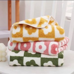Groovy floral checker towels | bathroom towel | face wash towels NWT